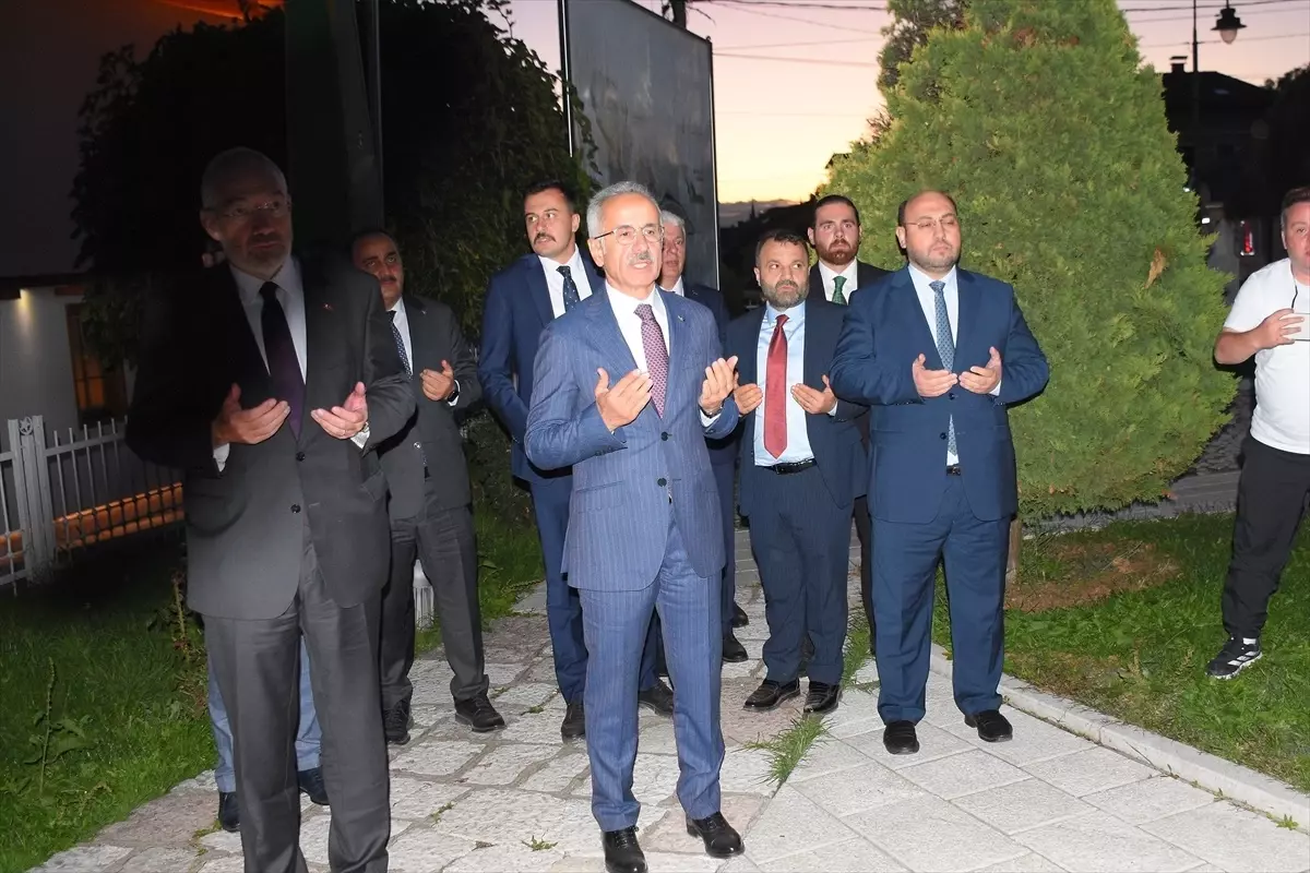 Bakan Uraloğlu, Saraybosna’da Kovaçi Şehitliği’ni ziyaret etti