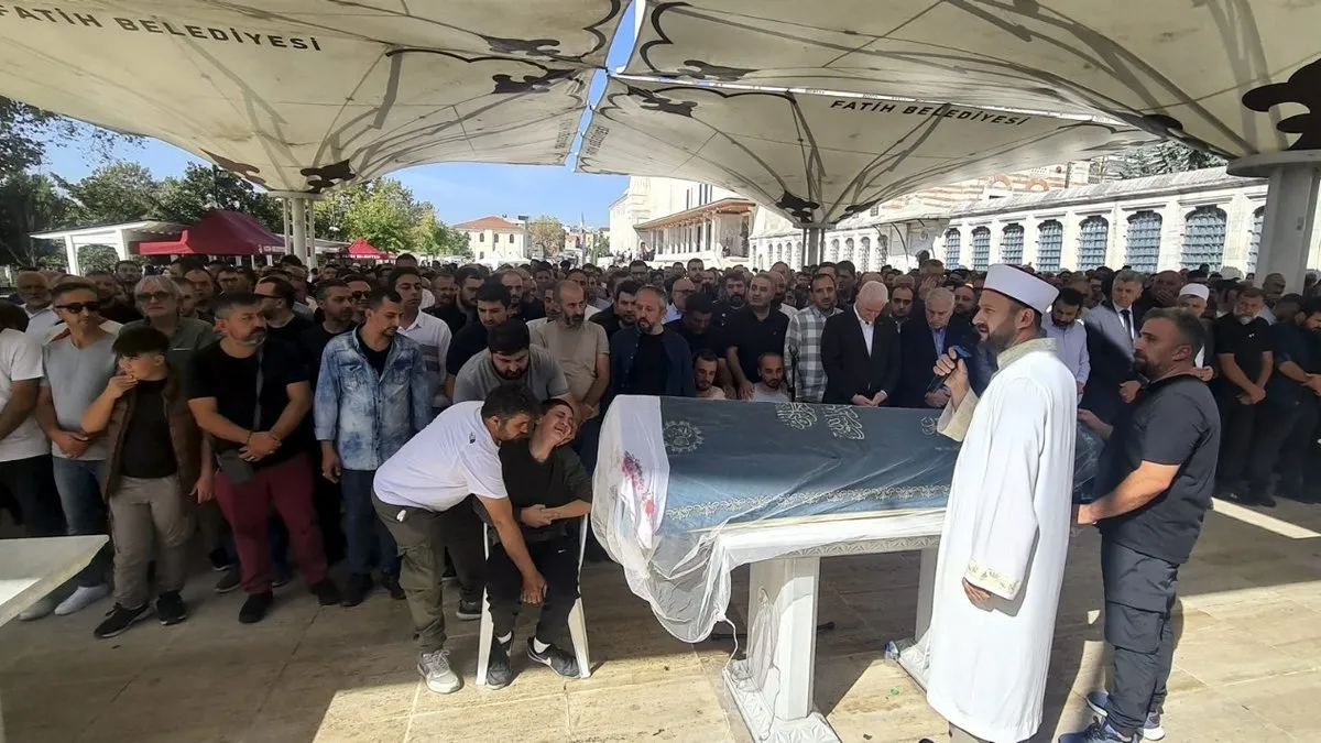 İstanbul’da cani Semih Çelik tarafından öldürülen İkbal Uzuner ve Ayşenur Halil son yolculuğuna uğurlandı