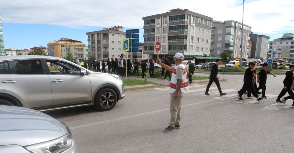 Samsun’da “Okul Geçidi Görevlisi” uygulamasıyla öğrenciler güvende